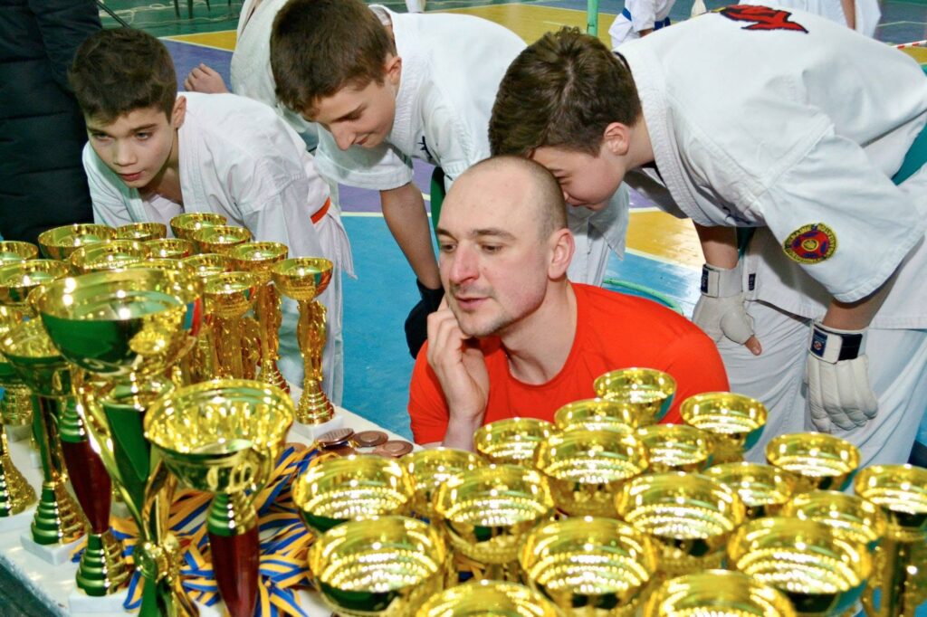 Олександр Наконечний: «Я колись пообіцяв своїм старшим вихованцям, що ніколи не стану тим пузатим тренером зі свистком, який керує процесом, навіть не підводячись зі стільця» - ФОТО