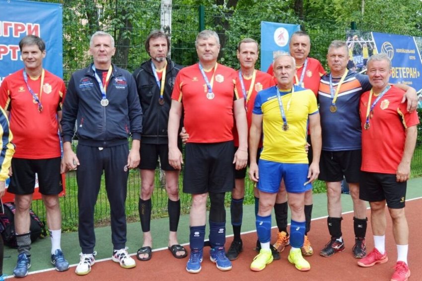 Дві команди з Кам’янського стали призерами ветеранського чемпіонату України з волейболу - ФОТО