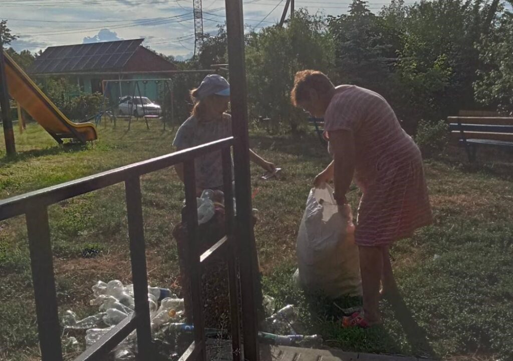 В Кам'янському органи самоорганізації населення продовжують наводити лад на прибудинкових територіях - ФОТО