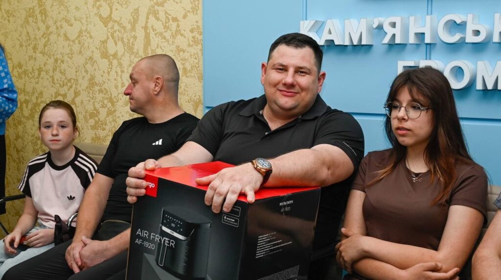 В Кам'янському з Днем батька привітали чоловіків, які стали опорою для своїх дітей - ФОТО