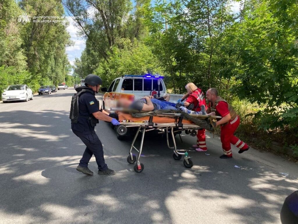Ворог завдав удару по Дніпру: є загиблі та поранені - ФОТО