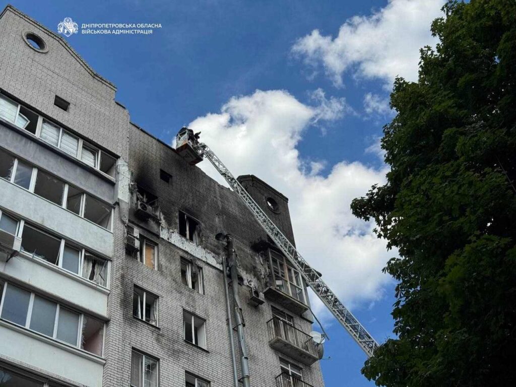 У Дніпрі 16 загиблих, 42 поранених і новий «прильот» - ФОТО
