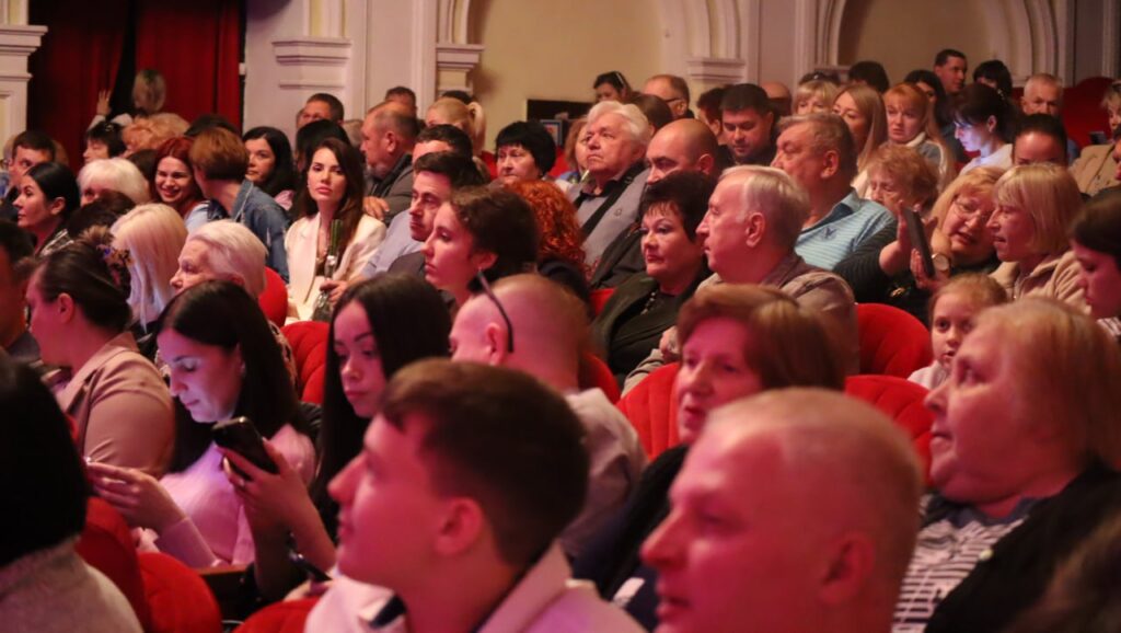 Від мрії до зірок: у Кам’янському творча майстерня «Гармонія» відсвяткувала свій перший великий ювілей - ФОТО