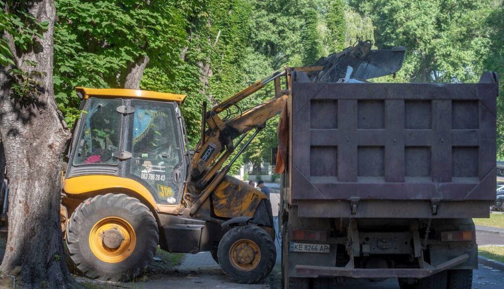 В Кам'янському до кінця літа планують завершити ремонт пологового будинку, який рік тому зруйнував ворог - ФОТО