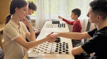 Стали відомі призери чемпіонату Кам’янського з міжнародних шашок серед гравців до 16 років