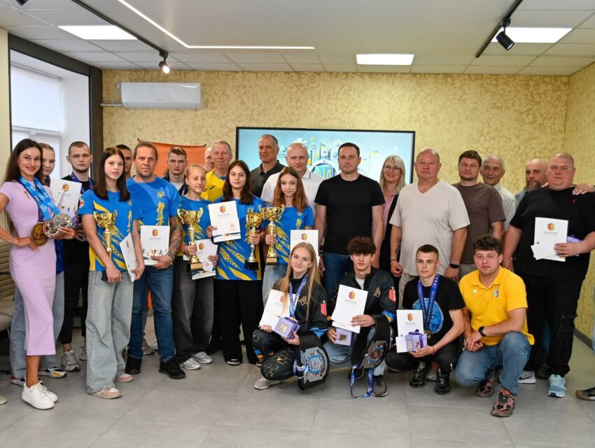 В Кам’янському нагородили провідних спортсменів та тренерів