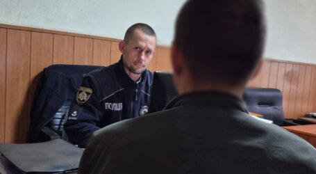 Йшов вулицею з гранатою, пістолетом та ножем: у Кам’янському судитимуть містянина, який незаконно зберігав зброю та боєприпаси