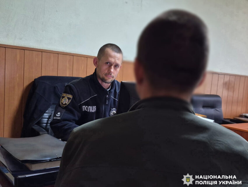Йшов вулицею з гранатою, пістолетом та ножем: у Кам’янському судитимуть містянина, який незаконно зберігав зброю та боєприпаси