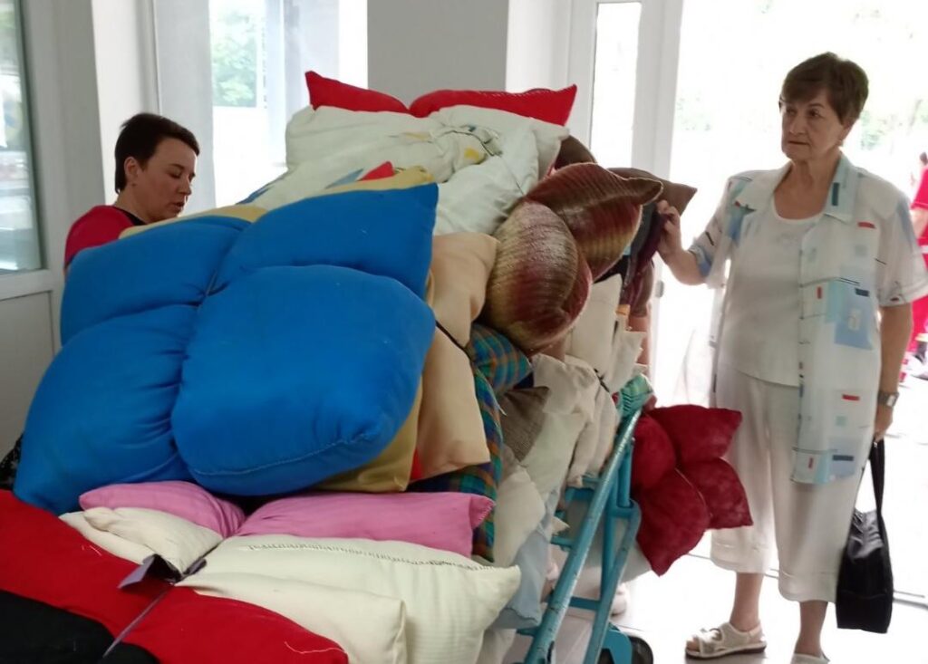 В Кам'янському органи самоорганізації населення продовжують наводити лад на прибудинкових територіях - ФОТО