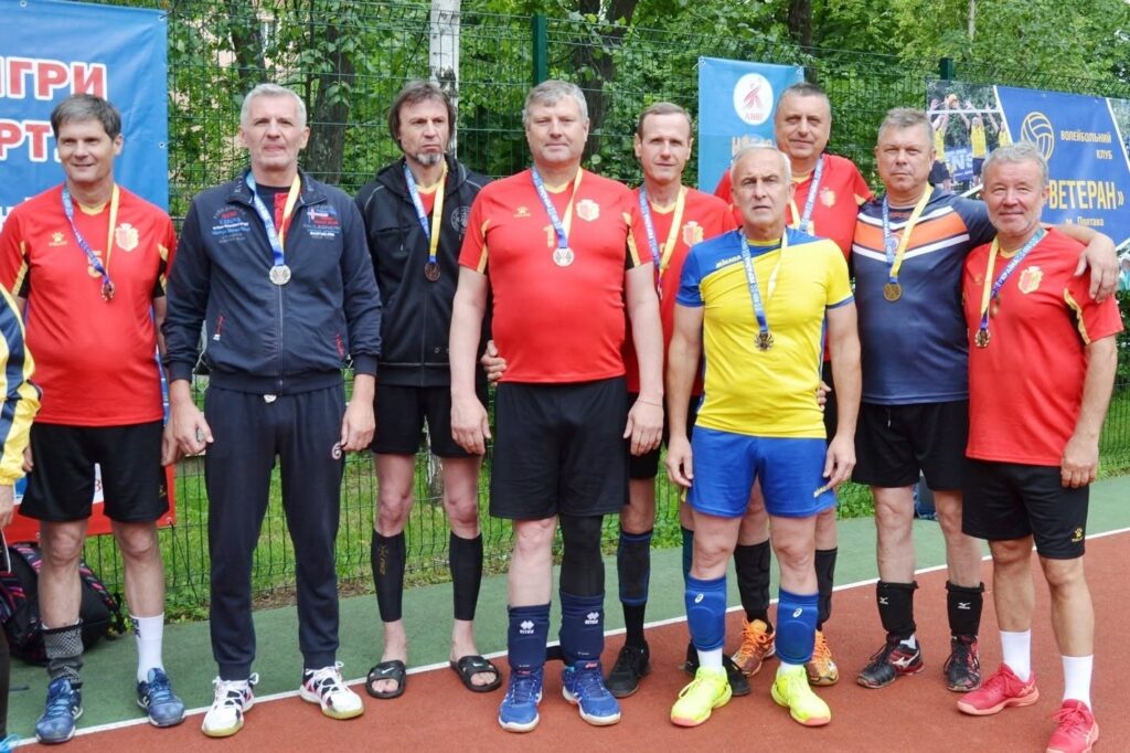 Дві команди з Кам’янського стали призерами ветеранського чемпіонату України з волейболу - ФОТО