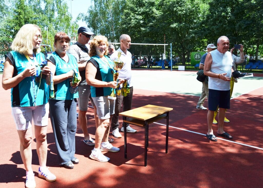 Дві команди з Кам’янського стали призерами ветеранського чемпіонату України з волейболу - ФОТО