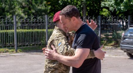 Після чотирьох років у полоні: в Кам’янському зустрічали захисника, який попри тяжкі випробування повернувся додому