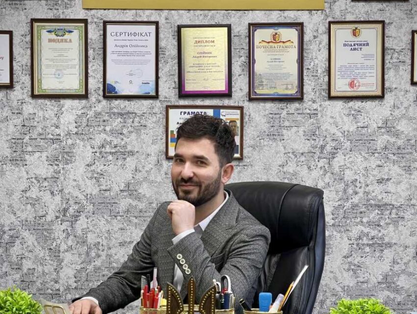 Директор ліцею №5 Кам’янського Андрій Олійник залишає посаду
