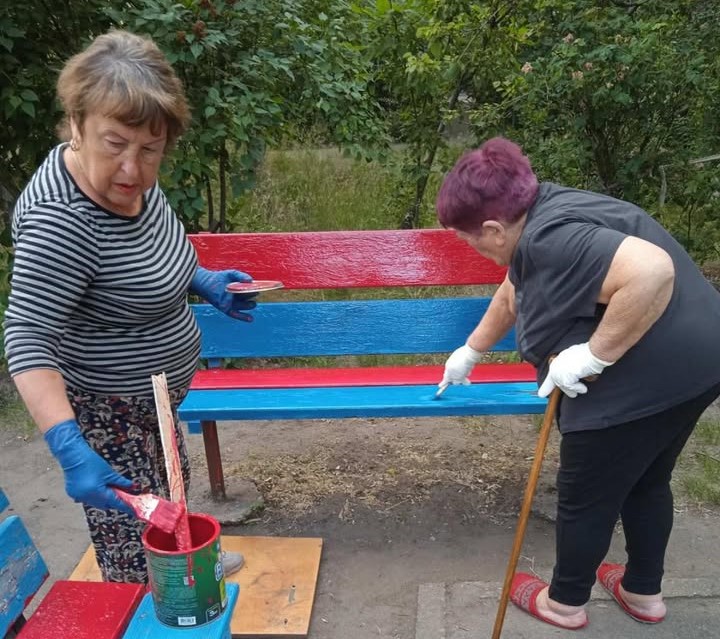 В Кам'янському органи самоорганізації населення продовжують наводити лад на прибудинкових територіях - ФОТО