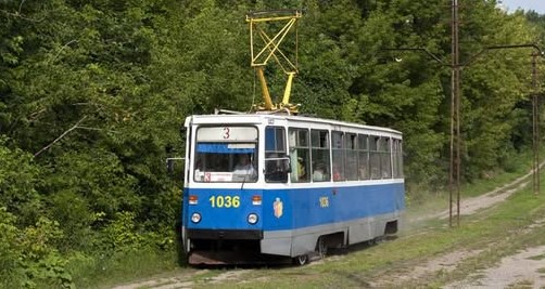У Кам’янському тимчасово призупинять рух трамвая №3, пасажирів перевозитимуть автобуси