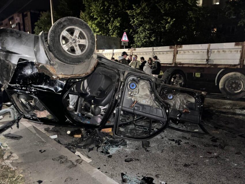 У Львові під час конфлікту з ТЦК перекинули службовий автомобіль: влада, поліція та військові оприлюднили свої версії