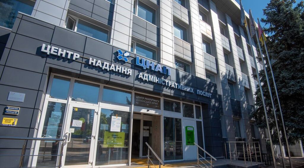 Кам'янське отримало новий комплект «Мобільний офіс ЦНАП» та паспортні станції - ФОТО