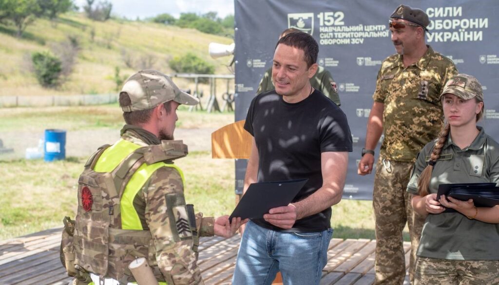 Мер Кам'янського привітав 152-й навчальний центр Сил територіальної оборони ЗСУ з триріччям з дня створення - ФОТО