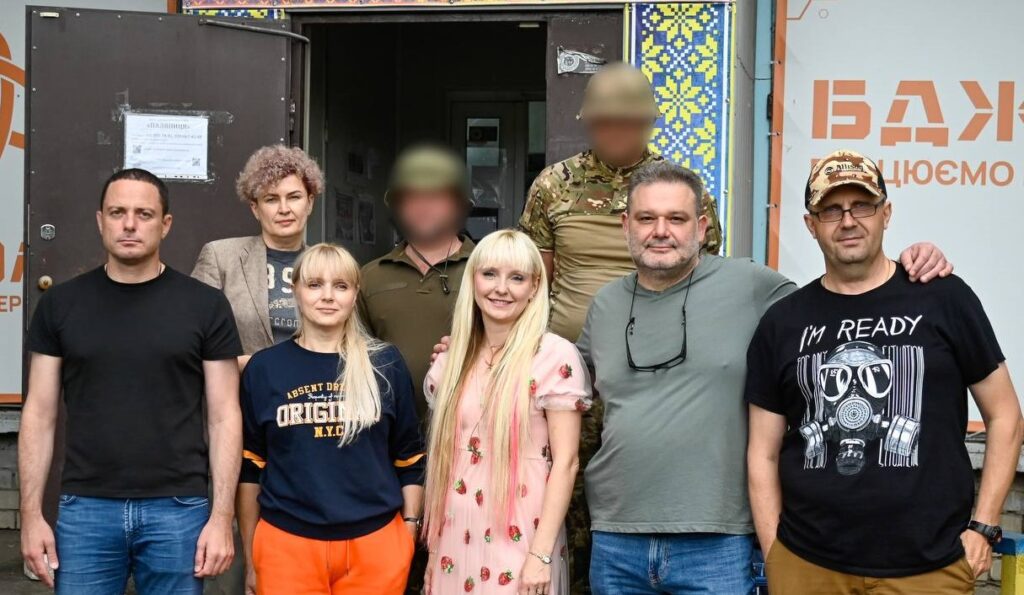 Кам'янське передало авто для наших земляків, що боронять країну на Запорізькому напрямку - ФОТО