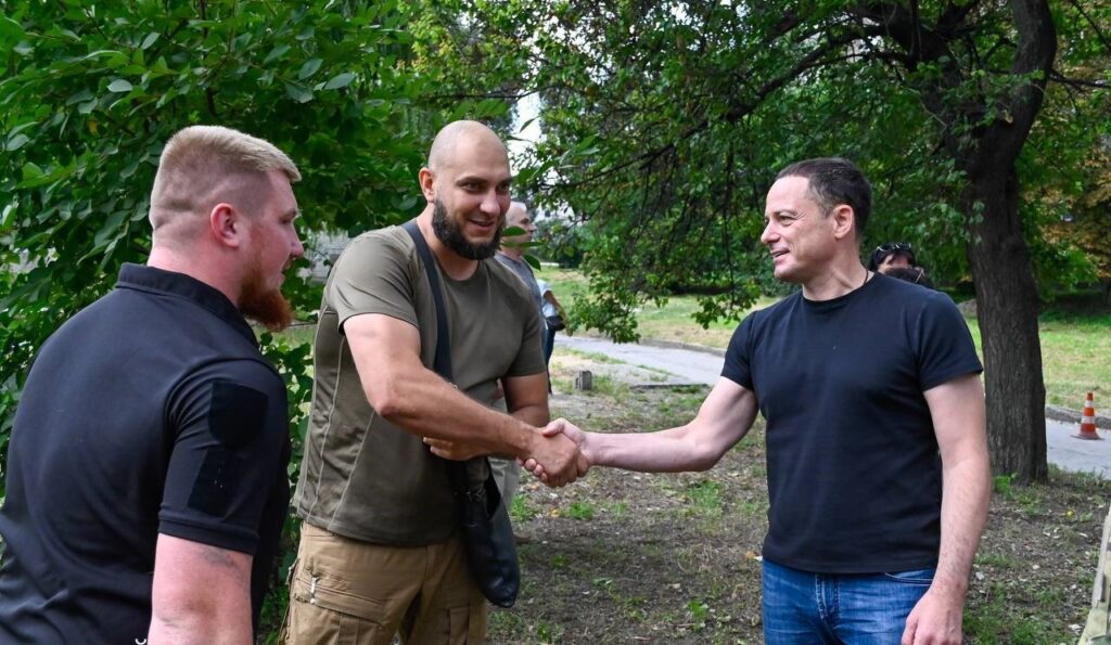 В Кам'янському тривають капремонти дворів багатоповерхівок та пішохідних зон - ФОТО