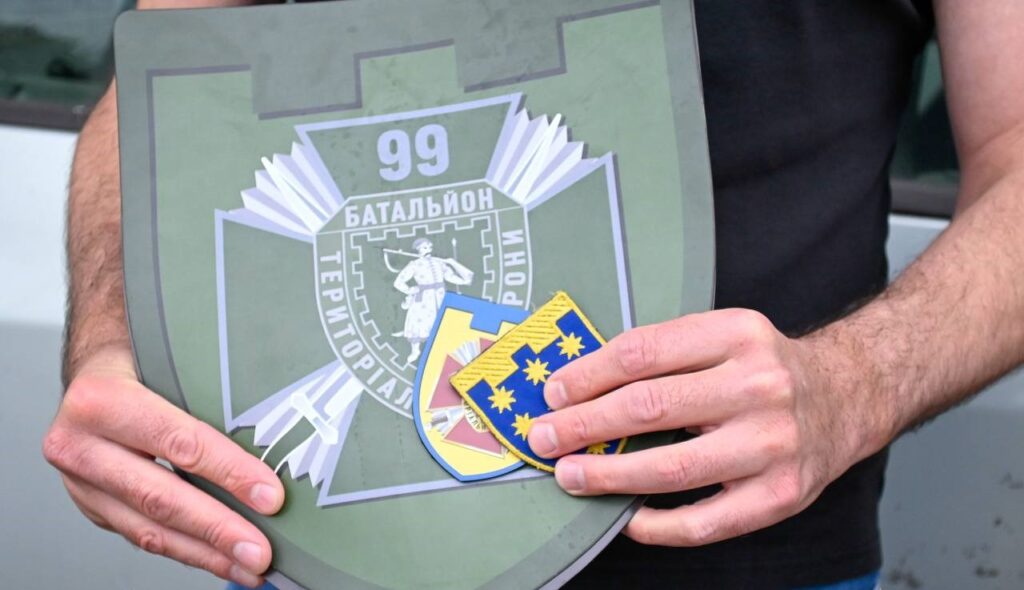 Кам'янське передало авто для наших земляків, що боронять країну на Запорізькому напрямку - ФОТО