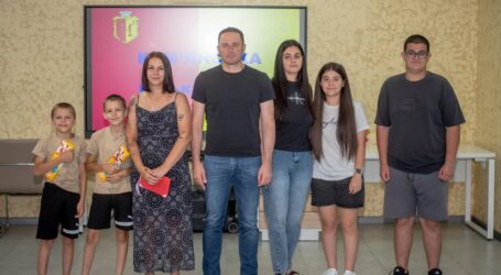 В Кам’янському родини переселенців отримали ключі від квартир