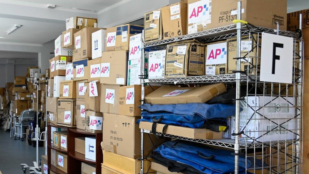Одна з лікарень Кам'янського отримала гуманітарну допомогу майже на 400 тис. доларів від благодійників - ФОТО