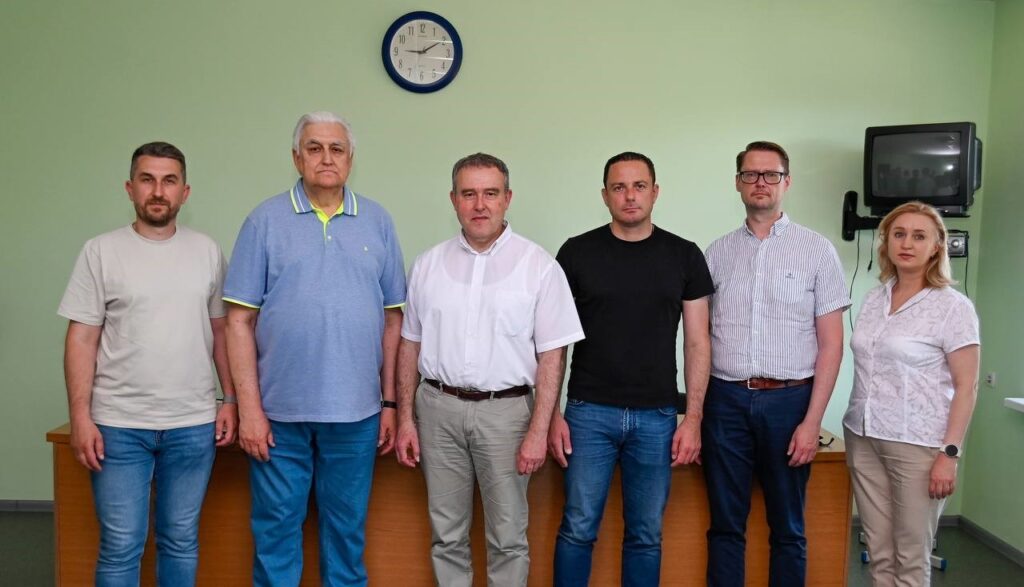Забезпечення стійкості громади: бельгійські партнери відвідали лікарню швидкої допомоги в Кам'янському - ФОТО
