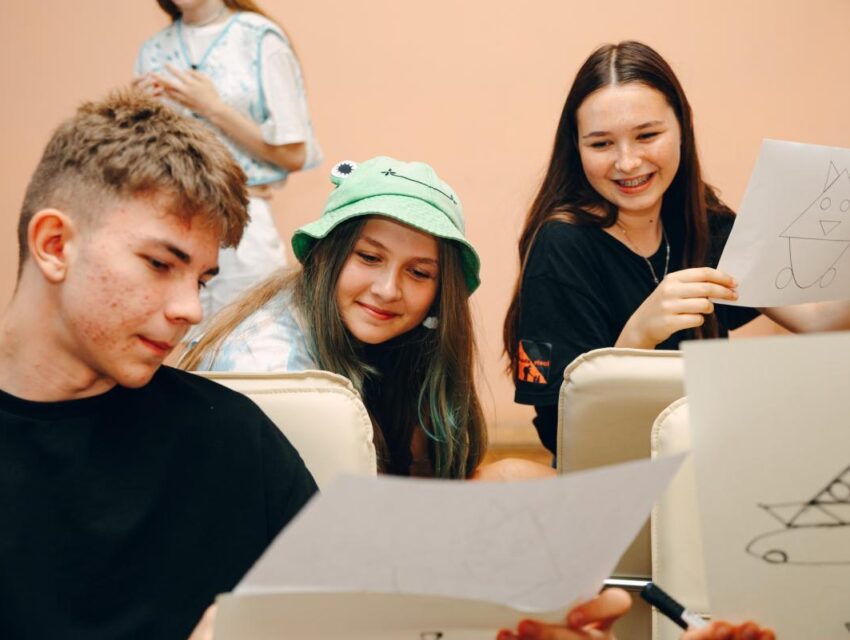 ЦМІ Кам’янського запрошує охочих взяти участь в інтерактивній зустрічі «Хто зверху»