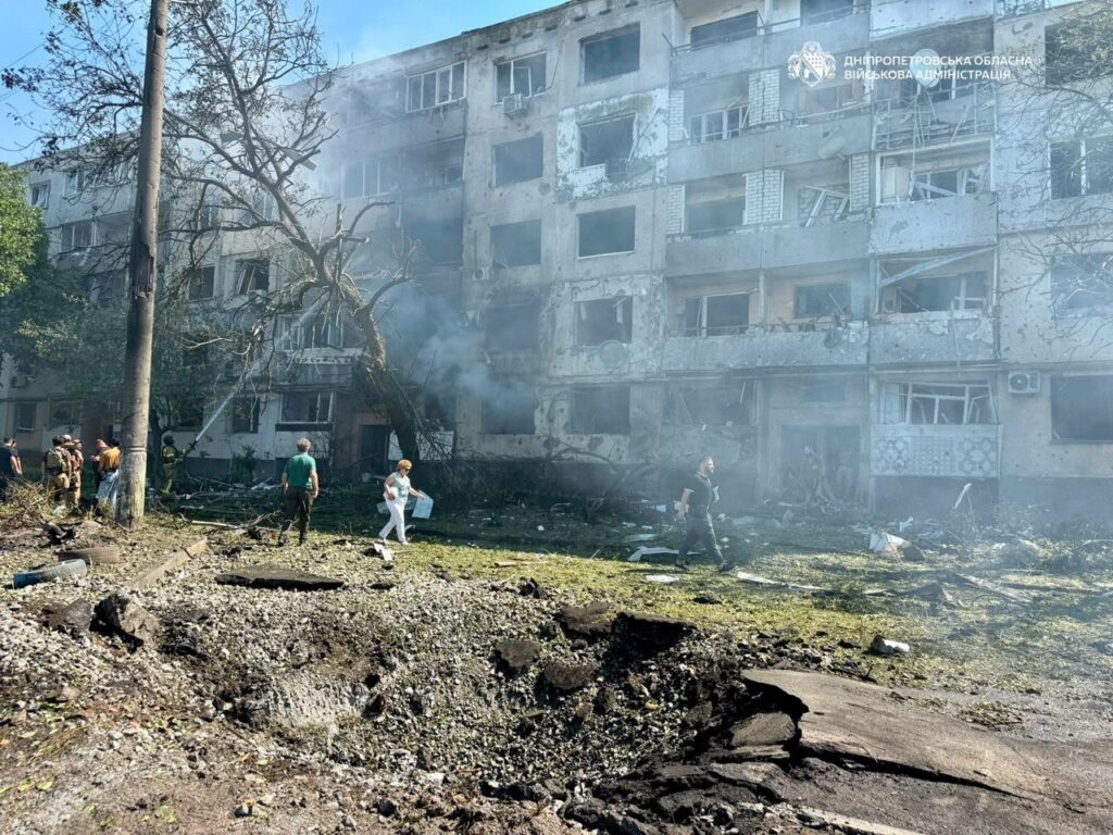 Ворог атакував КАБом Павлоград: двоє загиблих, понад десять поранених - ФОТО