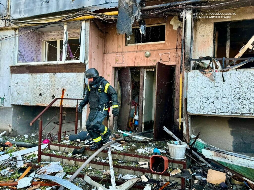 Ворог атакував КАБом Павлоград: двоє загиблих, понад десять поранених - ФОТО