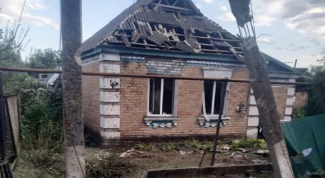 Ворог майже 20 разів атакував Дніпропетровщину: поранений чоловік, пошкоджені будинки, школа та АЗС