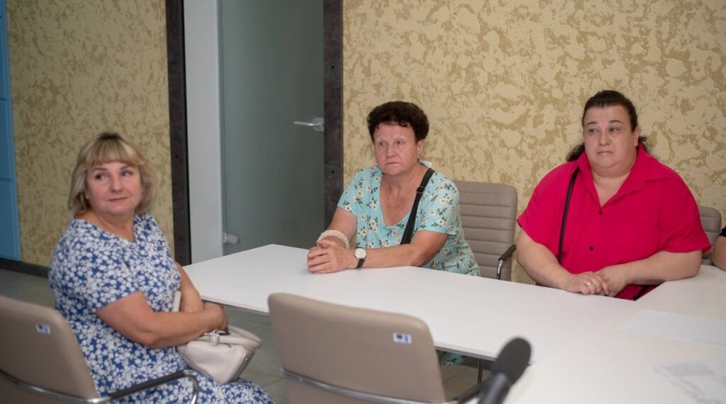 Незадовільне водопостачання, підтримка дитячого авіамоделювання та ремонт покрівлі у дитсадку: з якими питаннями кам'янчани прийшли на особистий прийом до мера - ФОТО