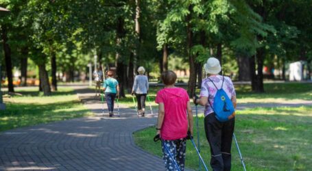 Палиці, парк і літній ранок: як скандинавська ходьба стає частиною життя для кам’янчан