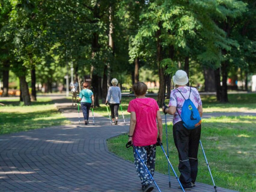 Палиці, парк і літній ранок: як скандинавська ходьба стає частиною життя для кам’янчан