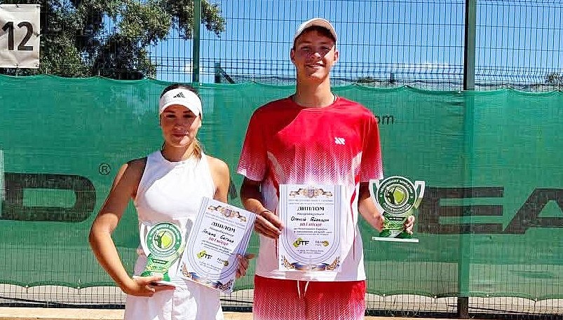 Кам'янські тенісистки стали призерками чемпіонату України - ФОТО