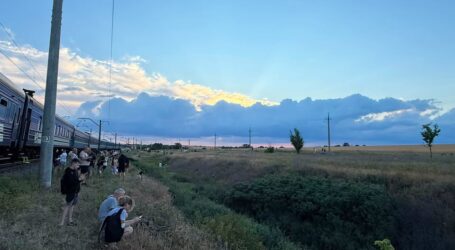 Через російські атаки частина поїздів із Дніпропетровщини та Запоріжжя змінює маршрути — журналіст розповів про майже шестигодинну затримку