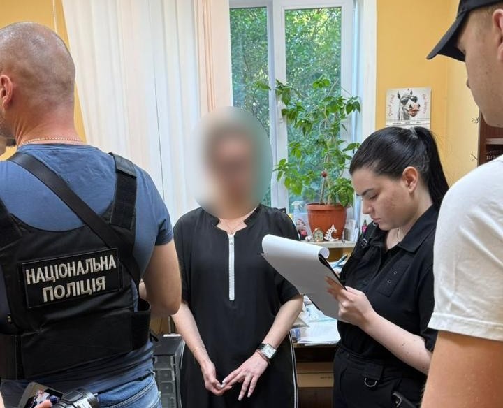 Під виглядом іноземців депортували з України: на Дніпропетровщини посадовці міграційної служби заробляли на переправленні за кордон чоловіків призовного віку - ФОТО