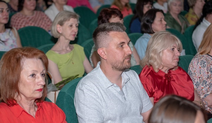 В Кам'янському з прийдешнім професійним святом вітали працівників медичної галузі - ФОТО