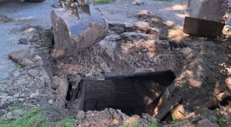 У дворах Кам`янського тривають роботи з ліквідації аварійних погребів