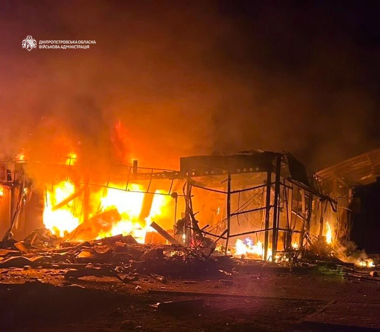 Ворог вночі гатив по АЗС на Дніпропетровщині, в Кам'янському минулось без надзвичайних подій - ФОТО