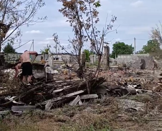 Вибух арсеналу в Курилівці: один охоронець загинув, пошкоджені два десятки будинків, а постраждалим погрожують розправою за розголос - ФОТО