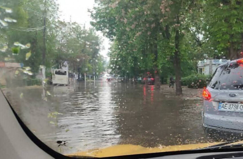 В Кам’янському через зливу не курсують трамваї всіх маршрутів
