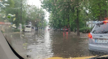 В Кам’янському через зливу не курсують трамваї всіх маршрутів