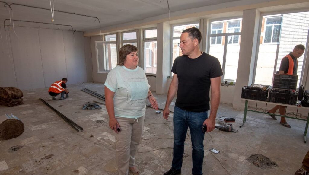 В Кам'янському школи та дитячі садки готують до нового навчального року - ФОТО