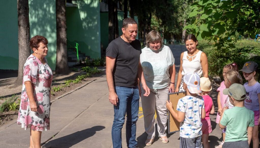 В Кам'янському школи та дитячі садки готують до нового навчального року - ФОТО
