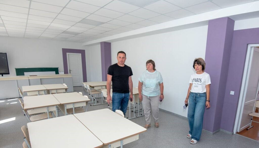 В Кам'янському школи та дитячі садки готують до нового навчального року - ФОТО