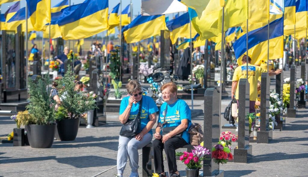 В Кам'янському сьогодні відбулись скорботні заходи з ушанування пам'яті загиблих на війні захисників - ФОТО