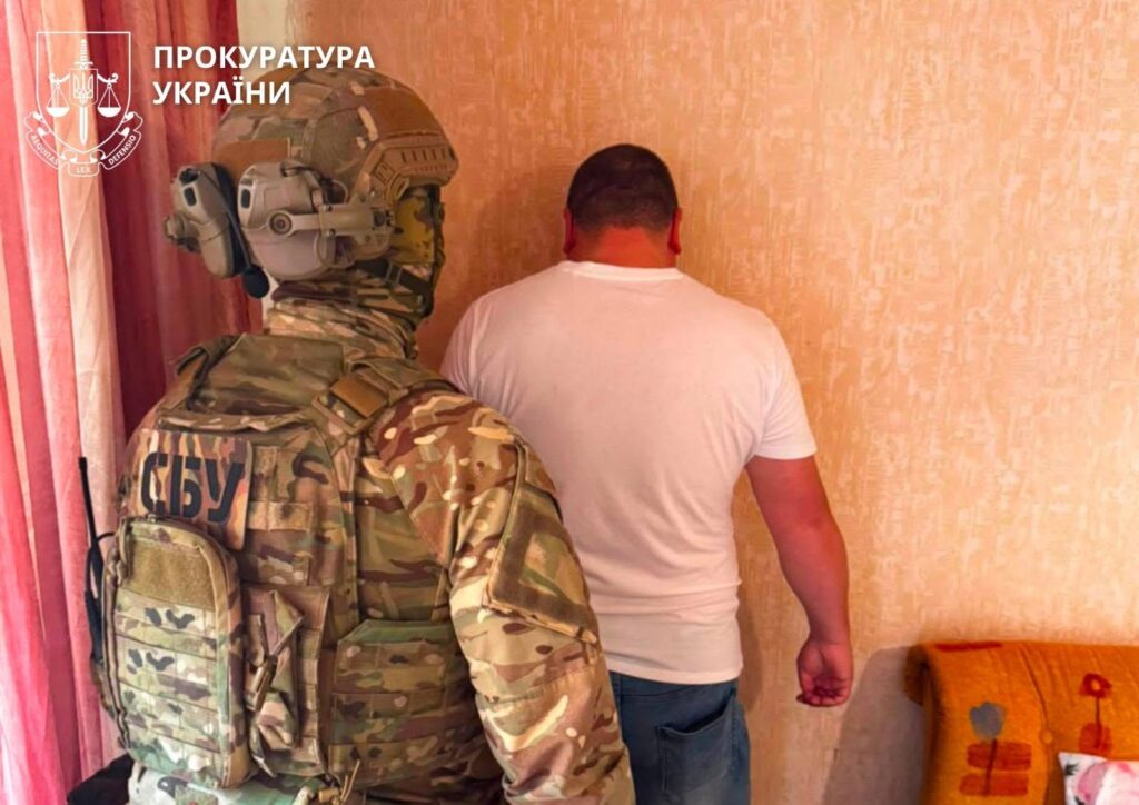 Або платиш, або йдеш у штурмовий підрозділ: на Дніпропетровщині чотирьох фігурантів підозрюють у вимаганні грошей з військового - ФОТО