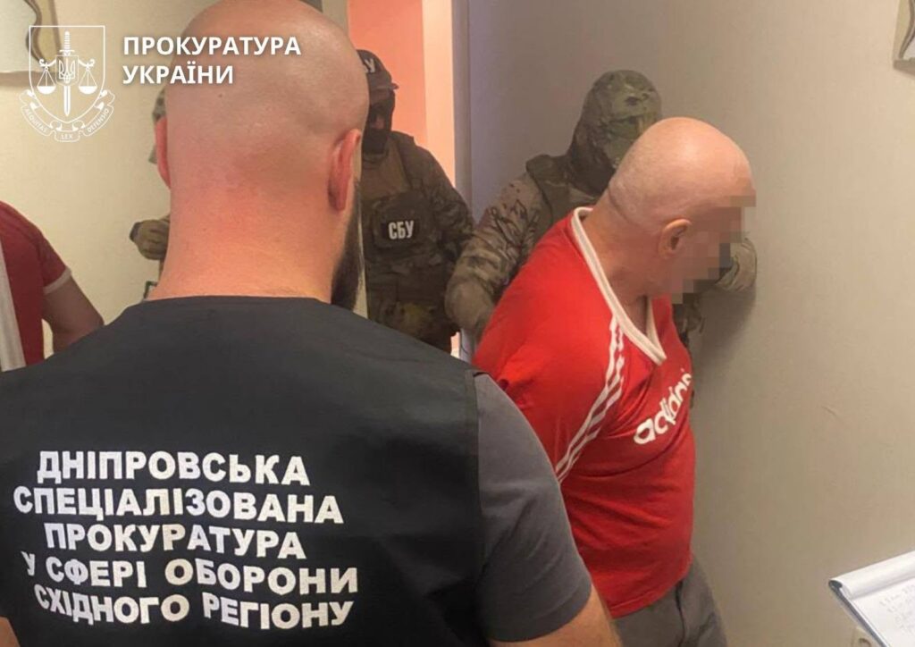 Або платиш, або йдеш у штурмовий підрозділ: на Дніпропетровщині чотирьох фігурантів підозрюють у вимаганні грошей з військового - ФОТО